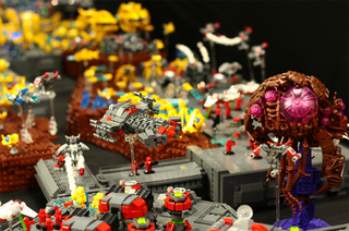 Illustration for article titled Fans Build 14 Feet of StarCraft II in LEGO
